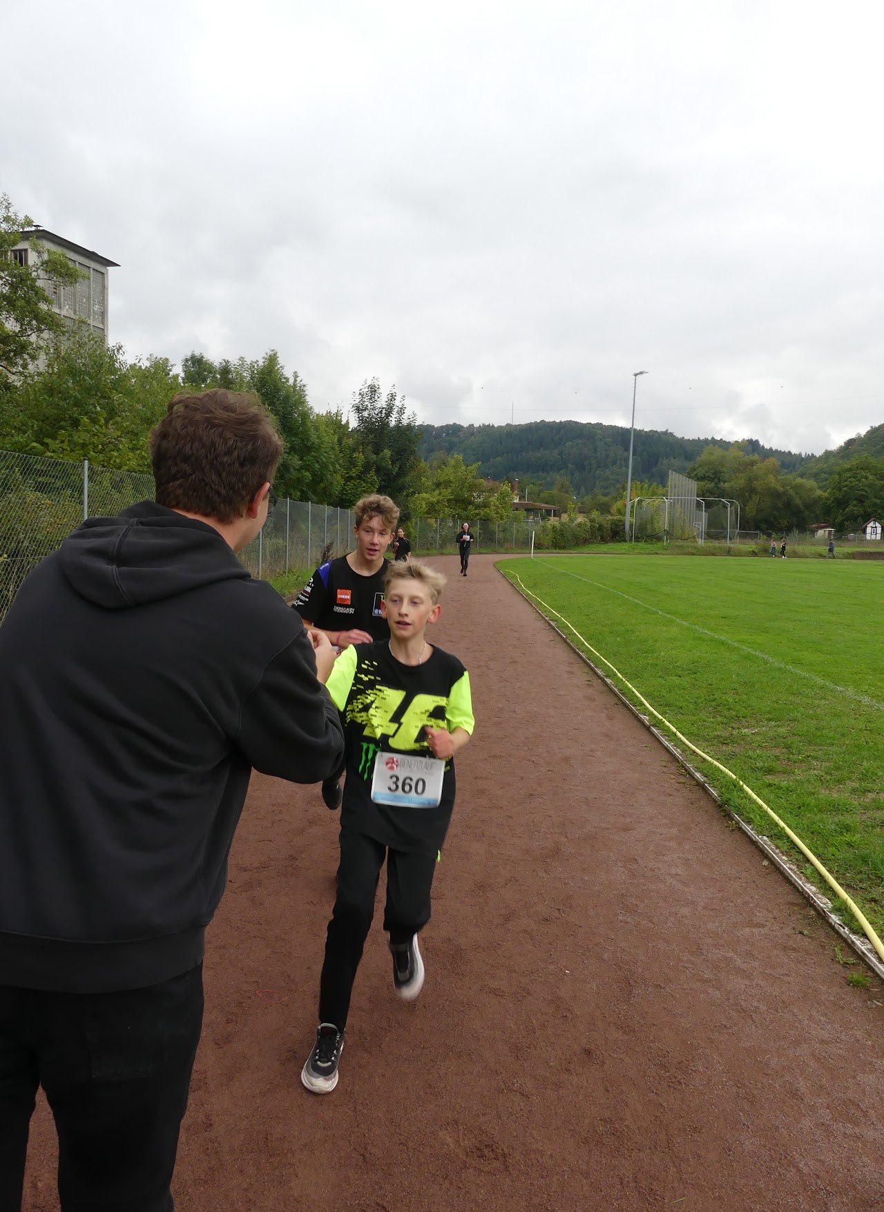 Bild vom 13. Benefizlauf im Jahr 2022. Dies ist das 98. Bild.